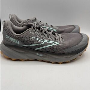 Brooks Cascadia 19 men’s 10 Trail Shoes - Gray and Mint S21